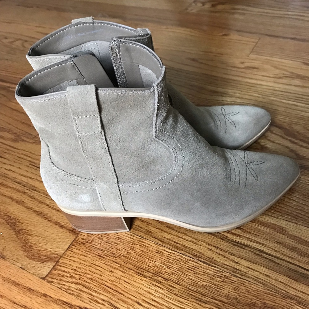 Dolce Vita Light Tan Suede Ankle Boots - Picture 7 of 9